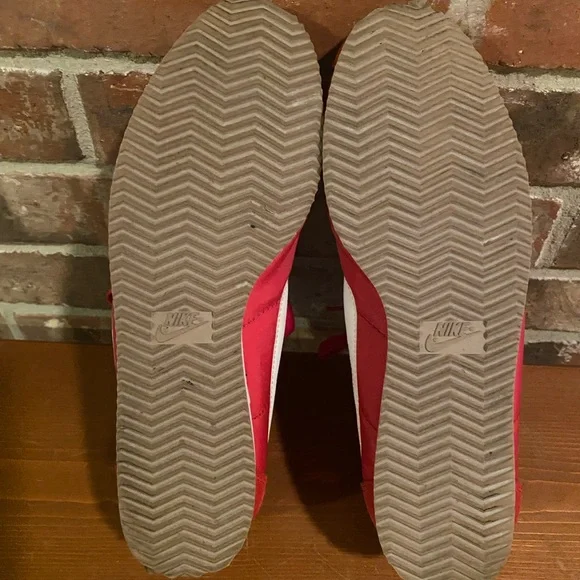 Women’s Nike Cortez - Picture 7 of 9